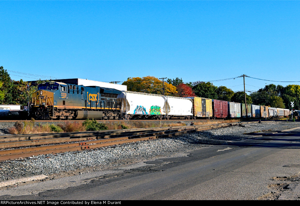 CSX 3330 on M-404